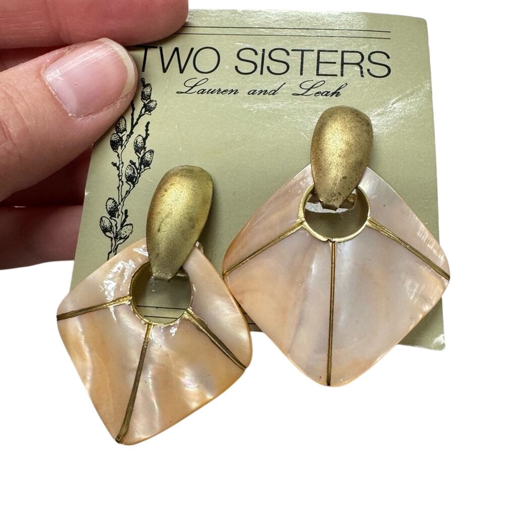 Vintage Two Sisters Coral & Gold Tone Shell Vintage Earrings Clip On